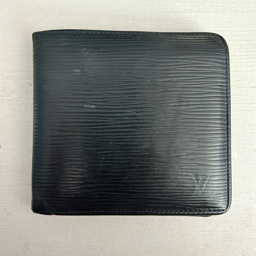 MENS LOUIS VUITTON EPI LEATHER BI FOLD WALLET